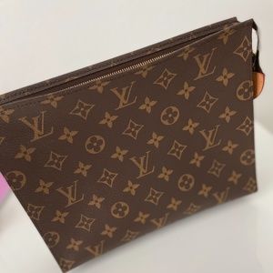Louis Vuitton Pouch 26